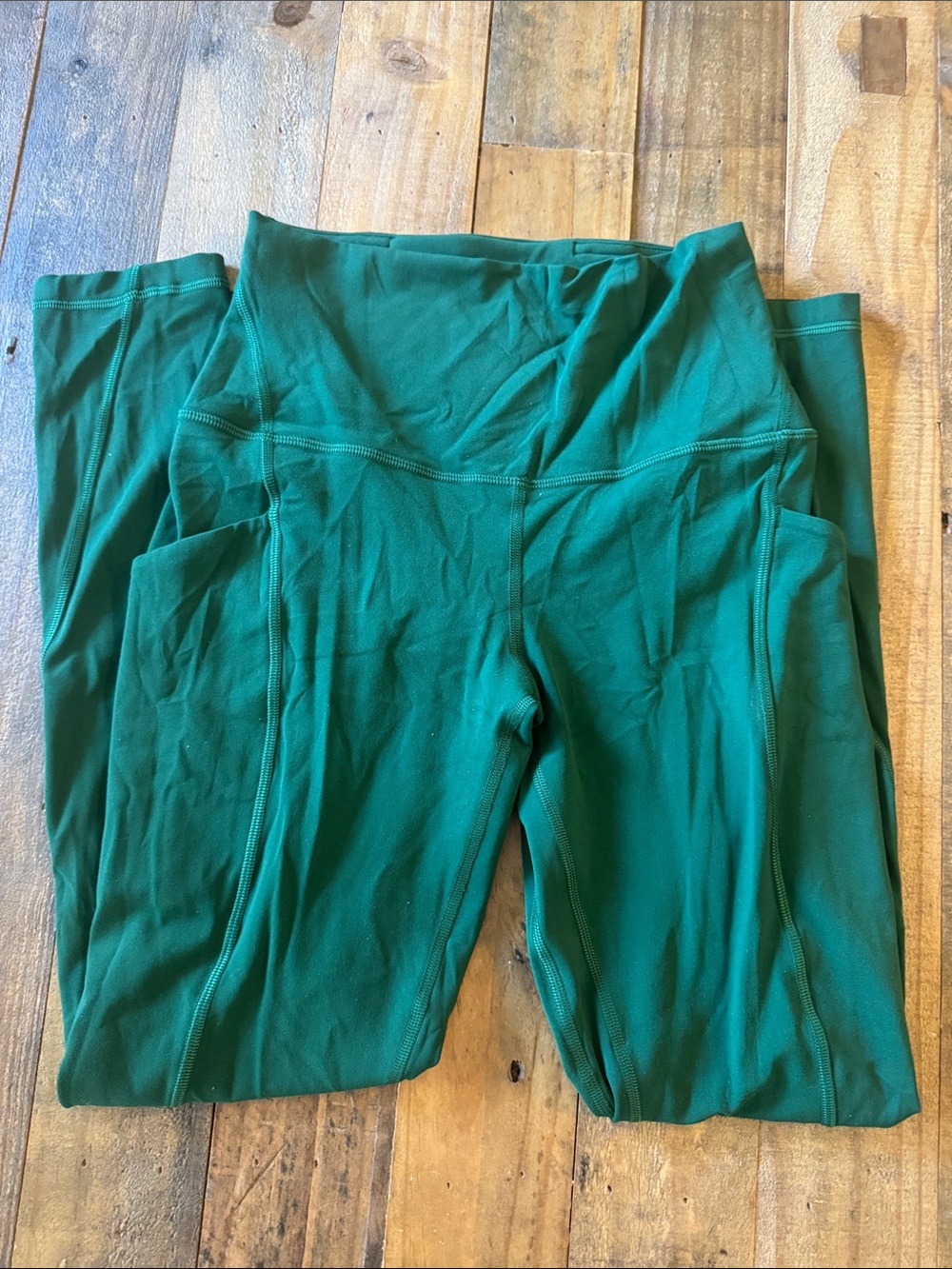 Lululemon High-Rise Green Active Leggings with pocket